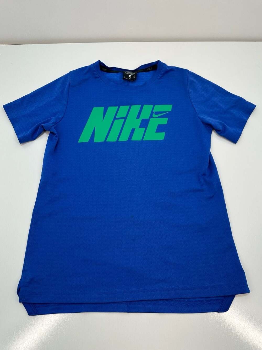 D134 Nike Dri-Fit T-Shirt Size M Blue Green Logo